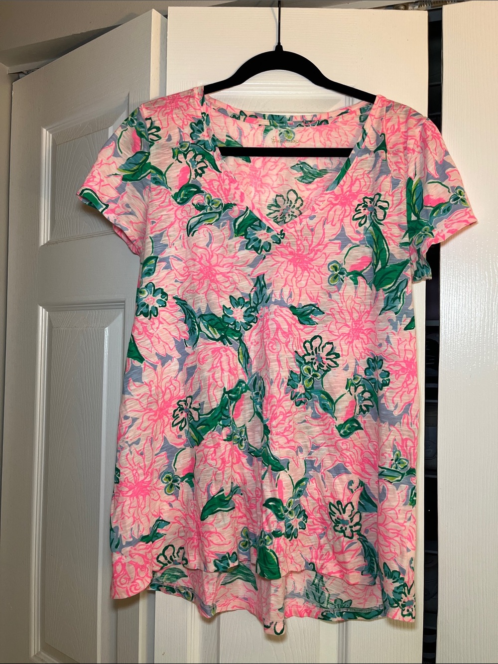 NWOT LILLY PULITZER PINK ETTA V-NECK